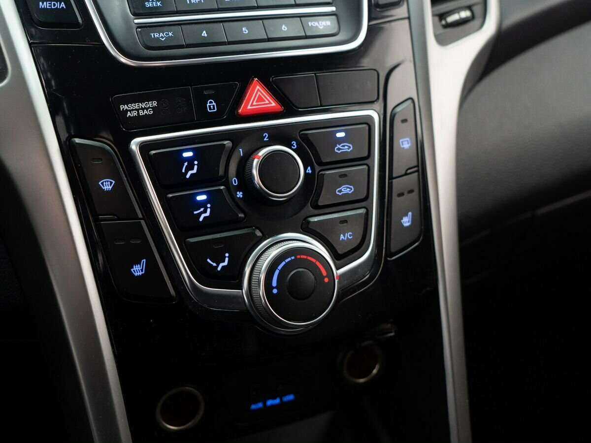 Купить Hyundai i30, 2013, 220 000 км, фото №11