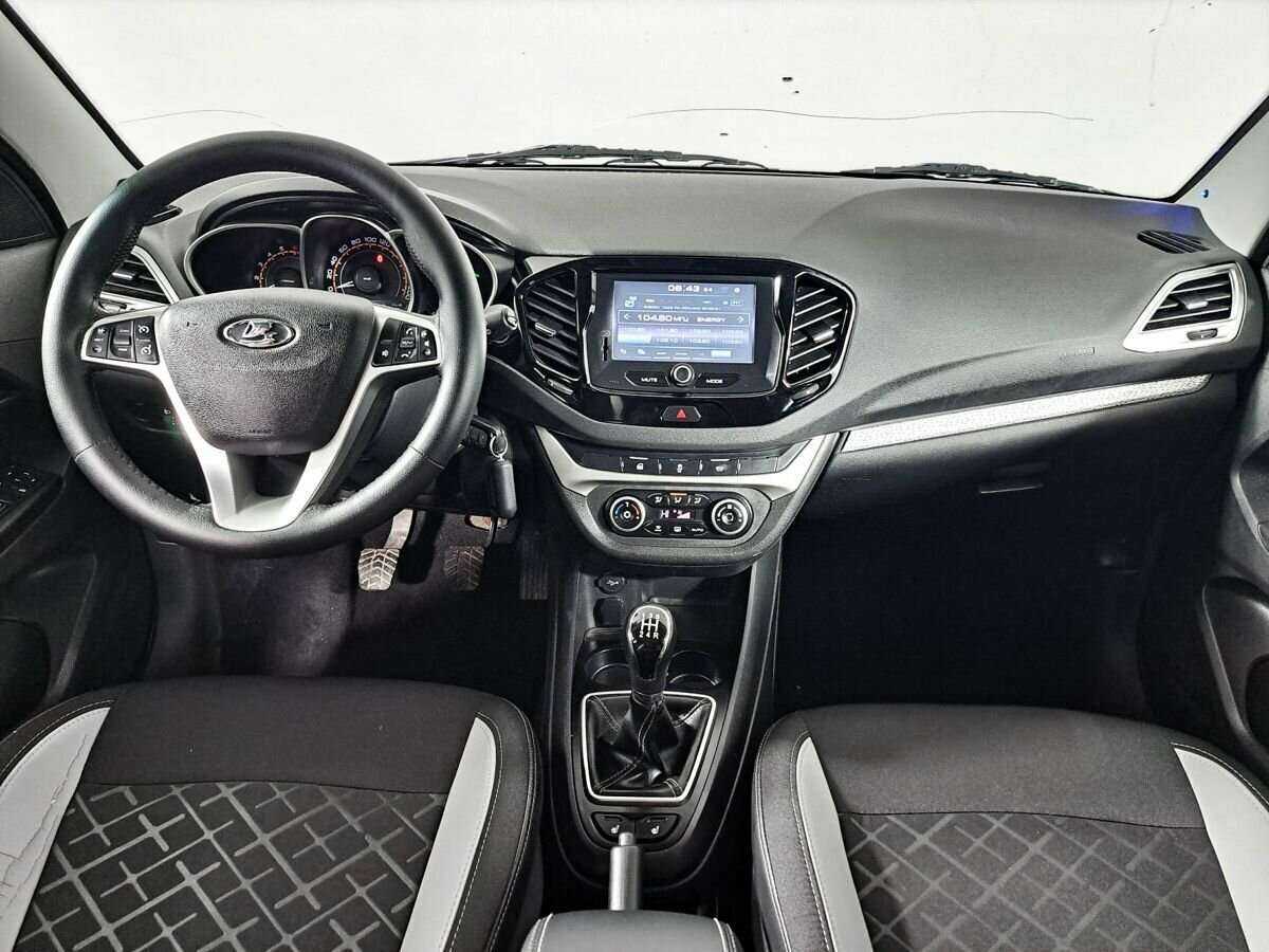 Купить Lada (ВАЗ) Vesta SW Cross, 2017, 105 522 км, фото №12