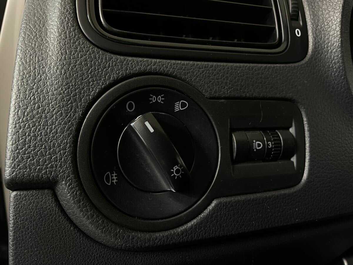 Купить Volkswagen Polo, 2017, 384 816 км, фото №9