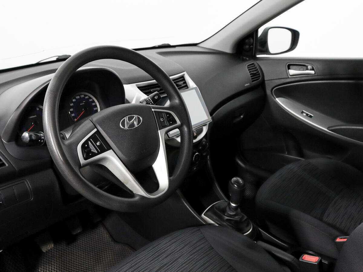 Купить Hyundai Solaris, 2016, 104 966 км, фото №9