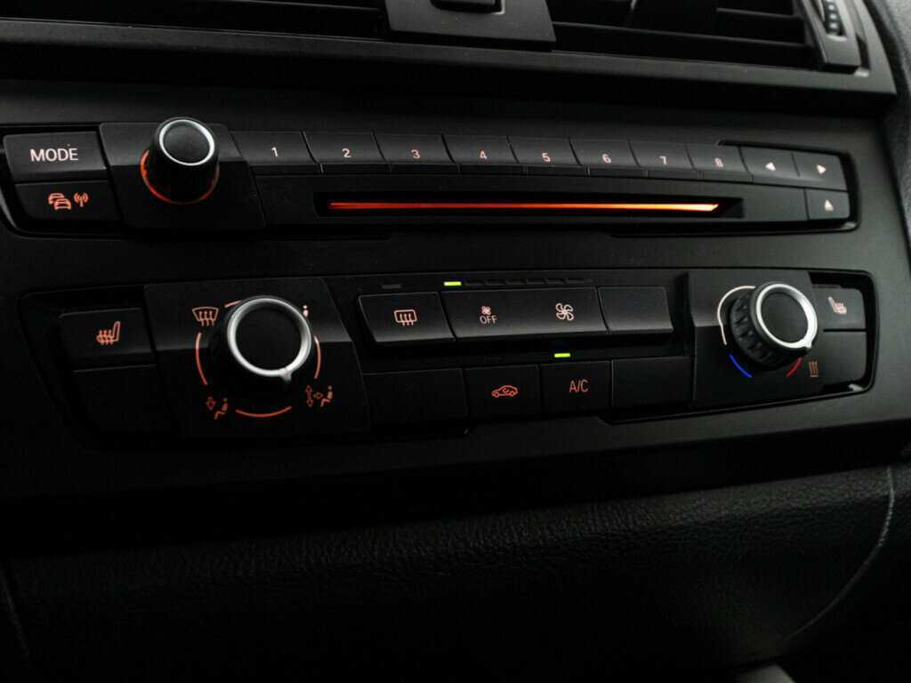 Купить BMW 1 серии 116i, 2013, 181 130 км, фото №17