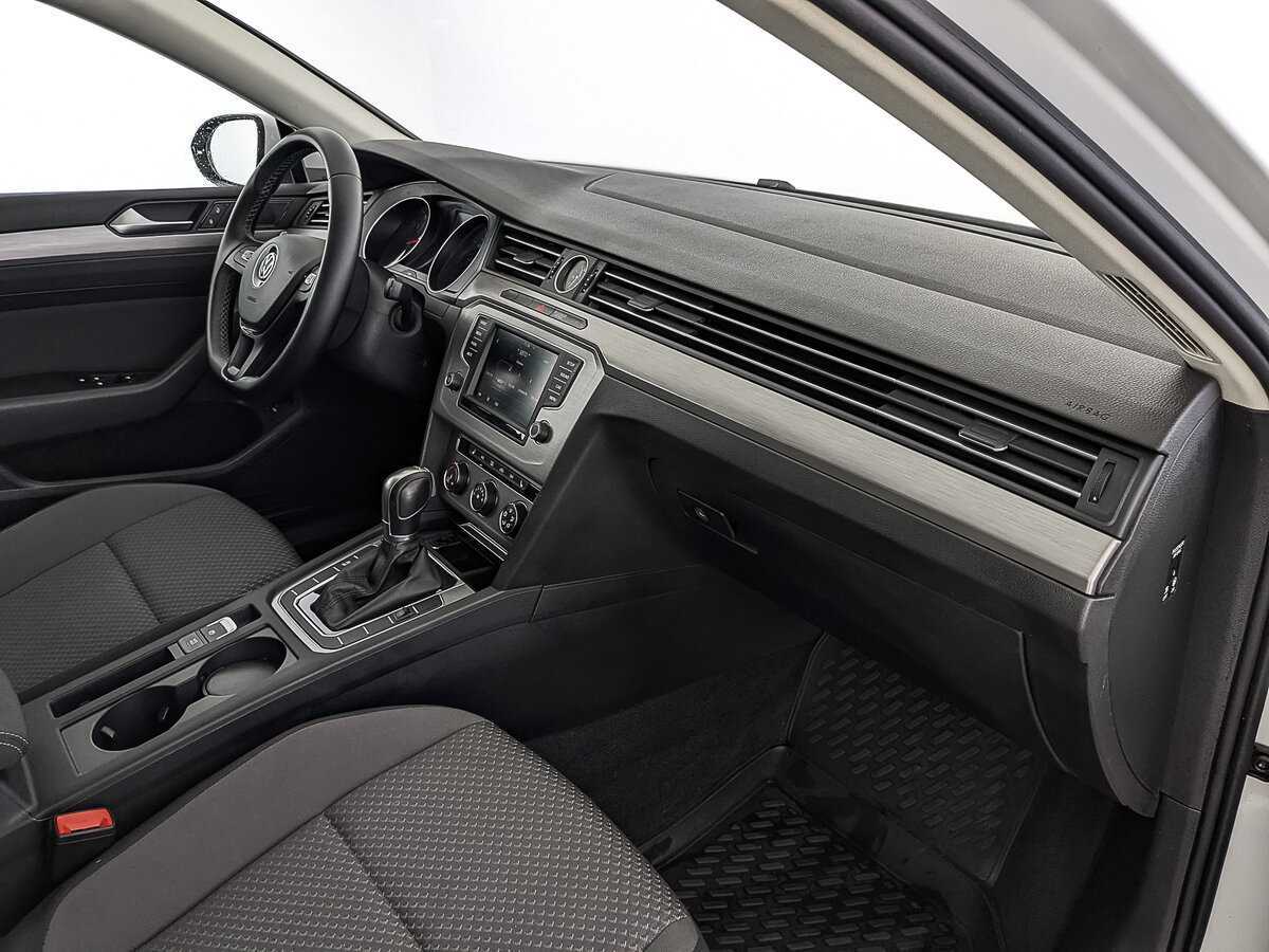 Купить Volkswagen Passat, 2017, 120 532 км, фото №13