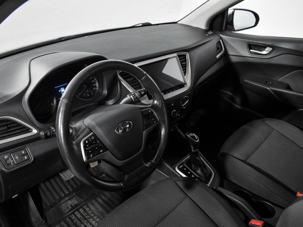 Купить Hyundai Solaris, 2017, 148 326 км, фото №9