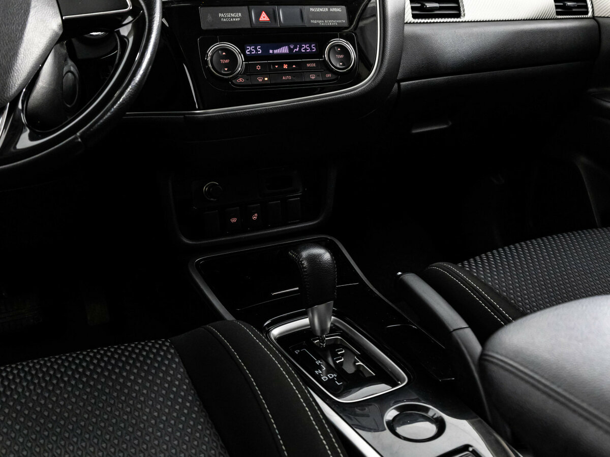 Купить Mitsubishi Outlander III Рестайлинг 2, 2018, 130 000 км, фото №10
